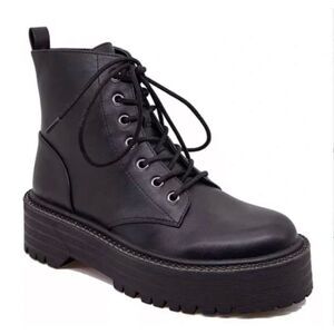 NWOT BCBGeneration Kayte Combat Boots Black Lace Up Chain Rim Women’s 6.5